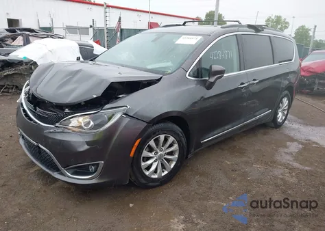 2017 Chrysler Pacifica Touring-L z USA, uszkodzony, nr VIN 2C4RC1BG3HR530530